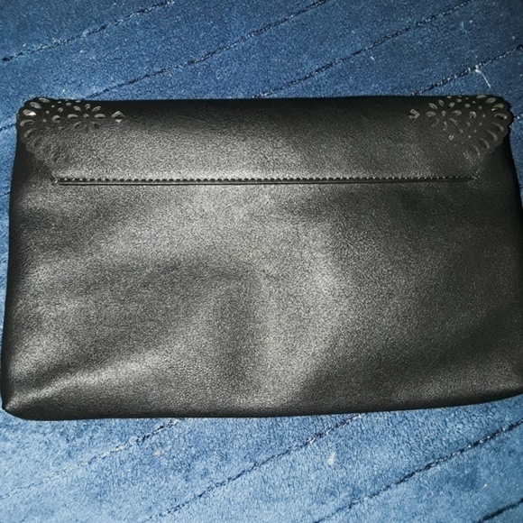 Chic Solid Black Vegan Leather Clutch - Picture 4 of 6